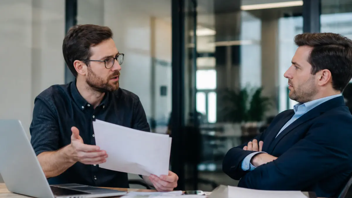Pacte d’associés : clauses essentielles à prévoir avant un conflit