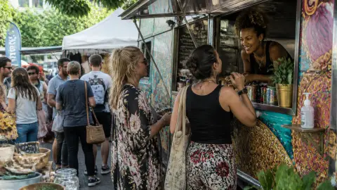Comment augmenter l’affluence de clients pour son commerce ambulant sur les marchés