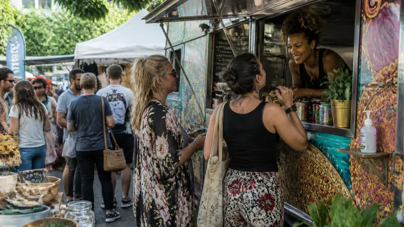 Comment augmenter l’affluence de clients pour son commerce ambulant sur les marchés